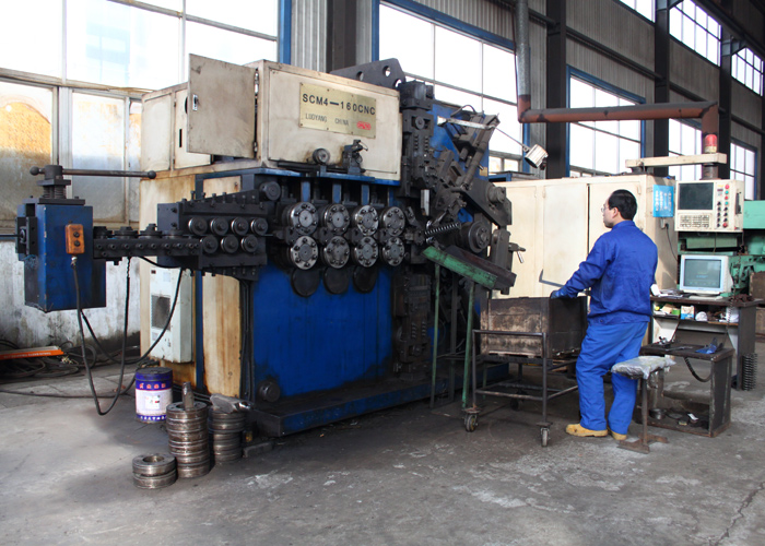 大型(xing)壓簧機